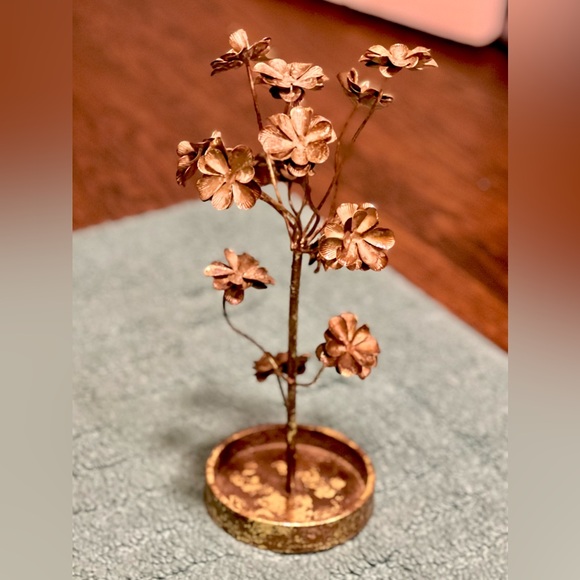 Gold Leaf Decor - Picture 2 of 4